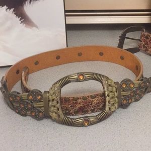 ⬇️Price Drop⬇️NWOT Brown tone jewelled belt